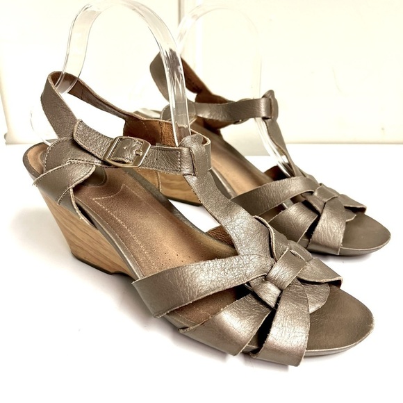 CLARKS Artisan Woodward Willow Champagne Leather sandals women’s size 10M - Picture 1 of 11